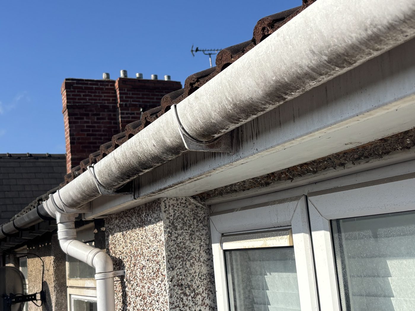 Streaked, dirty fascia and guttering before cleaning